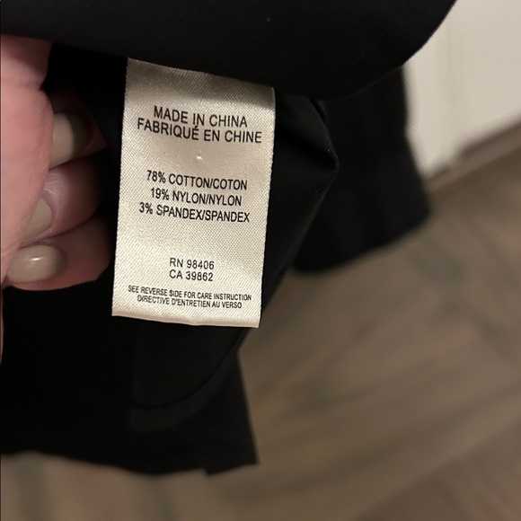 Theory fitted blouse size large - stretch material - Picture 3 of 3